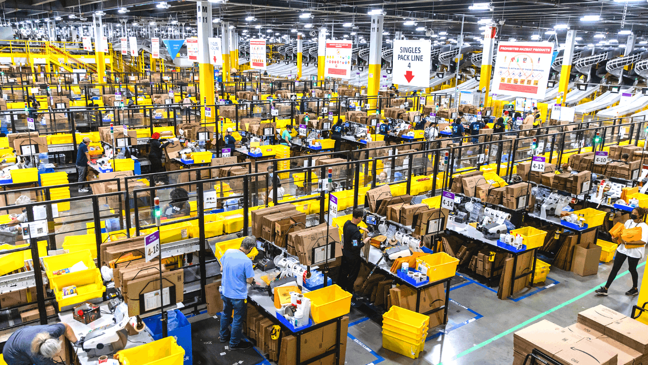 7 Benefits of Working at Amazon